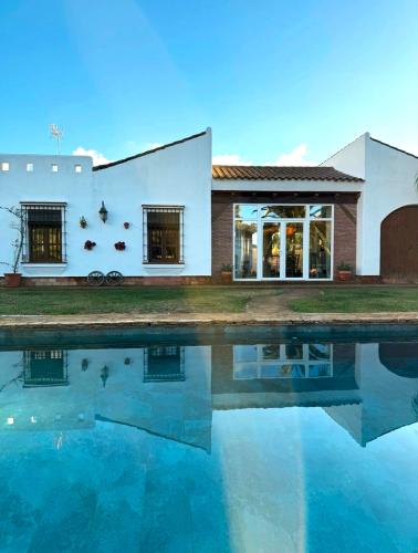 Piscina comunitaria y apartamento