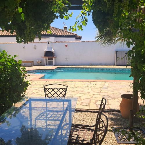 Piscina y barbacoa