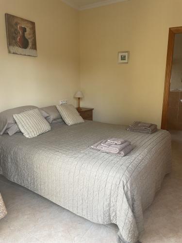 Dormitorio principal cama