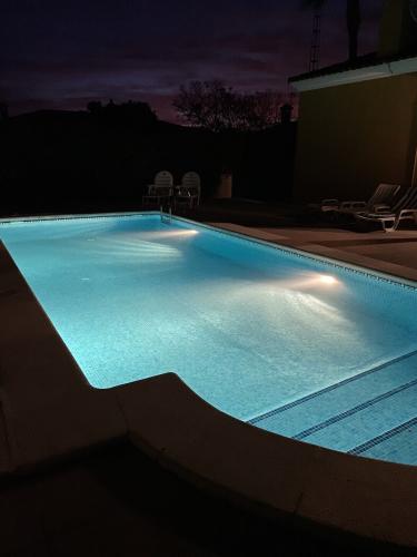 Piscina por la noche