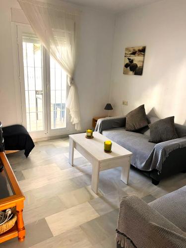 Salón con dos sofás